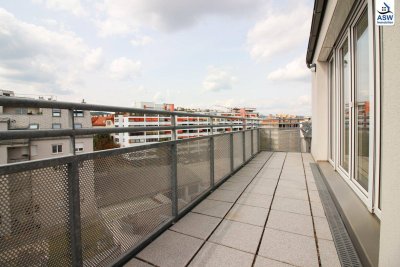 Exklusive 3-Zimmer Dochgeschoss-Maisonettewohnung mit schöner Terrasse in U-Bahn-Nähe