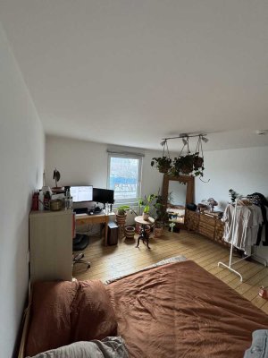 Flingern: Gemütliche 1-Zimmer-Wohnung mit Balkon und Einbauküche