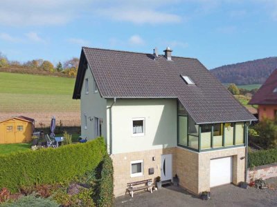 Niedrigenergiehaus - Familiendomizil in naturverbundener Lage