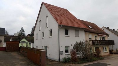 Hier können Sie zwei Einfamilienhäuser als Doppelhaus erwerben.