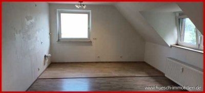 ***huesch-Immobilien.de***
Heimelige 3-Zimmer-Dachgeschosswohnung mit Balkon sucht .....