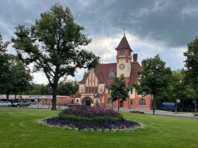 Hier passen Lage und Preis: bezugsfreie, 
gut geschnittene 2,5 Zimmer im grünen Nikolassee!