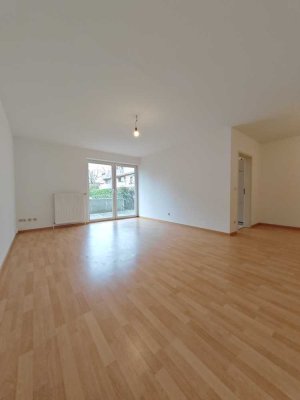 Helle Wohnung mit Terrasse, neuer Küche & Carport-Stellplatz