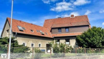 Emmerke: Zweifamilienhaus mit Potenzial in ruhiger Lage