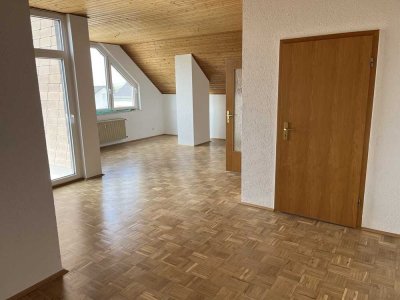 Erstbezug nach Renovierung mit Balkon: Schöne 3-Zimmer-Dachgeschosswohnung in Beselich