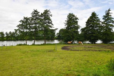 Umgebauter Resthof mit Platz für Wohnen, Arbeiten und Tiere in ruhiger Lage