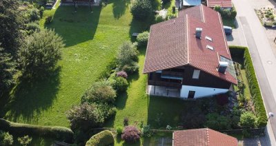 Landhaus mit Einliegerwohnung in Vachendorf - großes Gartengrundstück an Bachlauf + Bauplatz