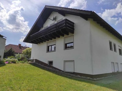 Sonniges, großes Wohnhaus mit Doppelgarage