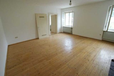 Schöne 2-Zimmer-Altbau-Wohnung mitten in der Fußgängerzone!