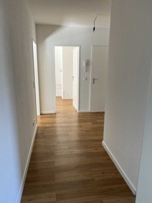 Freundliche renovierte 3-Zimmer-Wohnung mit Balkon im Stadionviertel