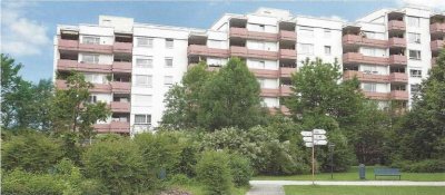 Germering: Gepflegte Wohnung mit zwei Zimmern und Balkon