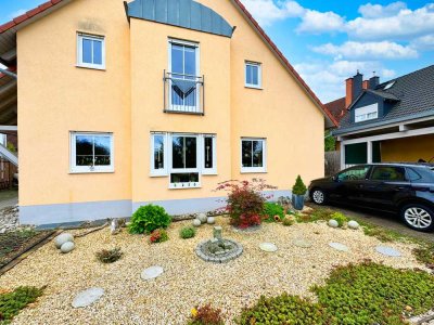 Lichtdurchflutete Doppelhaushälfte mit Carport in bester Lage von Großostheim zu verkaufen