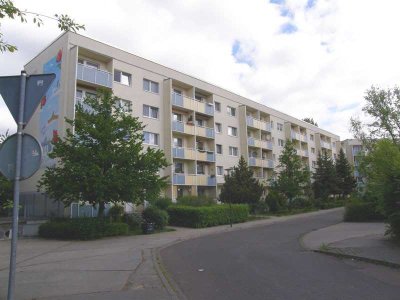 Sanierte 3-Raum-Wohnung mit Balkon und Einbauküche in Halle (Saale)