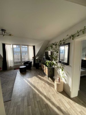 Schöne 2 Zimmer Dachgeschosswohnung mit Balkon im Herzen von Duisburg