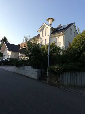 Einfamilienhaus mit Einliegerwohnung und Erweiterungspotential in top Lage