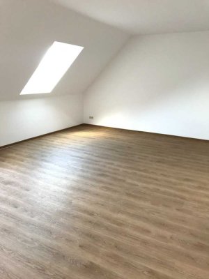 Helle 2-Zimmer-Wohnung mit Balkon und Einbauküche in Hohenwarsleben