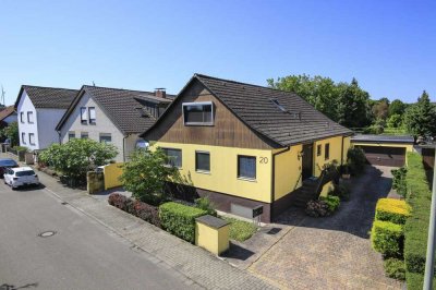 2 Familienhaus mit Traumgarten, 2 Stellplätzen und Doppelgarage