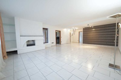 Renovierte 4-Zimmer-Maisonette-Wohnung mit Dachterrasse und EBK