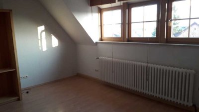 Exklusive 3-Raum-DG-Wohnung mit Balkon und Einbauküche in Regensburg