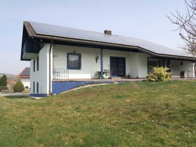 Bäderdreieck: Großzügiges Wohnhaus im Landhausstil m. 2 Nebengebäuden, PV-Anlage u. 3.800 m2 Grund!