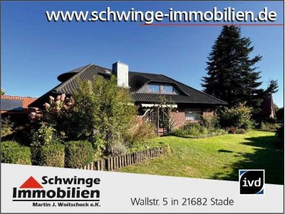 SCHWINGE IMMOBILIEN Stade: Gepflegtes 218 m² Wohnhaus  mit schönem Eckgrundstück zu verkaufen.