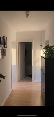 Schöne 2-Zimmer-Dachgeschosswohnung mit Einbauküche in Neuss