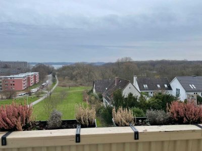 Schöne 2-Raum-Wohnung mit Blick über die Förde, EBK und Balkon in Kiel