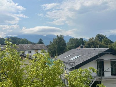 Stilvolle 3-Zi.-DG-Wohnung, Büro, Praxis, WG-geeignet - in Prien a. Chiemsee