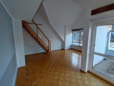 Schöne, helle, 3,5 Zi. Wohnung mit Galerie in Bad Soden, Stadtmitte, 5 Gehminuten zum Bahnhof