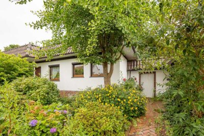 Traumhafte Lage!
Gepflegter Bungalow auf großem Wassergrundstück