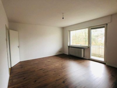 Helle und vollständig renovierte 3-Raum-Wohnung in Kaiserslautern Hauptbahnhof und Uni Nähe