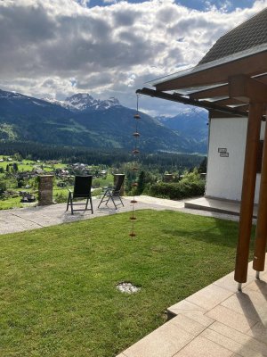 Charmantes Wohnhaus in außergewöhnlicher Lage mit Garage und großzügigem Garten