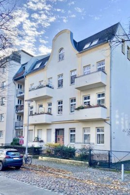 Großzügig und Geräumig! 2 Zi.-Altbauwohnung mit Balkon in Pankow-Niederschönhausen