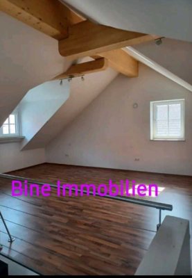 **Einzigartige Galeriewohnung mit Charme und besonderem Wohnflair + großer Dachterrasse**