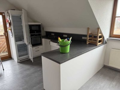 Schöne und gepflegte 3-Raum-DG-Wohnung mit Balkon und EBK in Amstetten