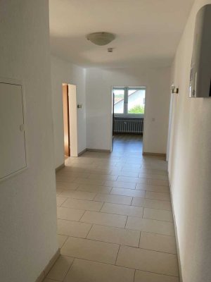 Renovierte 3-Zimmer-Dachgeschosswohnung mit Einbauküche in Hirschaid