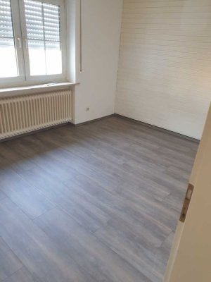 Schöne und modernisierte 4-Zimmer-Wohnung mit Balkon in Würzberg