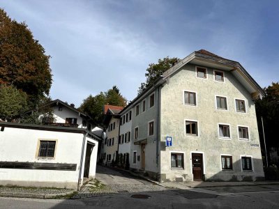 Maisonette-Altbau-Wohnung: 4 Zi. in malerischer Altstadt Bad Tölz mit Traumblick.