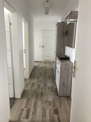 Stilvolle, modernisierte 3-Zimmer-Wohnung mit Balkon und Einbauküche in Neu-Isenburg