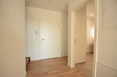 Erstbezug
sanierter Altbau,
große, moderne Galerie Wohnung
2,5-Zimmer mit Einbauküche, 
schickes