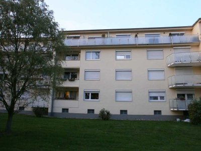 Eigentumswohnung, 3 Zimmer mit Balkon u. Einzelgarage, bezugsfrei