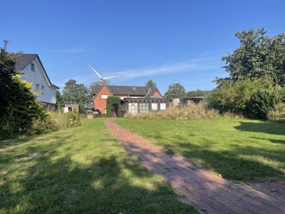 Platz für zwei Familien, Ausbaureserve und parkähnlicher Garten der Haltung von Tieren ermöglicht