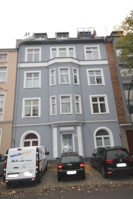 Moderne 2-Zimmer-Wohnung mit Kochnische und Balkon in saniertem Altbau