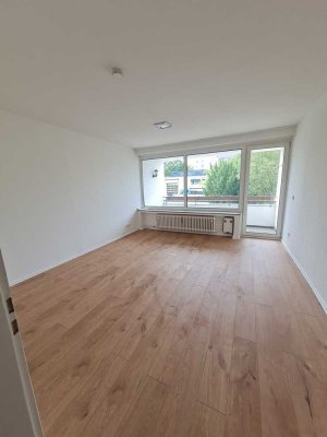 * Erstbezug nach Renovierung * Helles 1-Zimmer-Appartement mit Balkon inkl. EBK in Köln-Neubrück