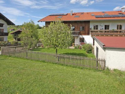 Gepflegtes Mehrfamilienhaus in ländlicher Umgebung