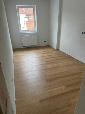 Sanierte 4-Zimmer-Wohnung mit gehobener Innenausstattung mit Balkon und EBK in Schweinfurt ab 01.10.