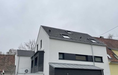 Stilvolle 5 Zi. Maisonette Wohnung mit Balkon in bevorzugter Lage