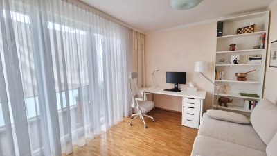 Möblierte 2-Zimmerwohnung mit großem Balkon u. Tiefgarage zur Untermiete in Freiburg Rieselfeld