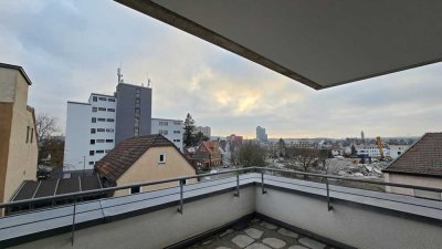 FÜR SENIOREN: 2,5 Zimmer Penthouse Wohnung - barrierefrei mit Aufzug und Ausblick sucht neue Mieter!