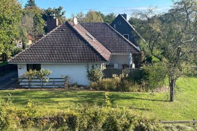 Walmdachbungalow mit Garage in Lensahn